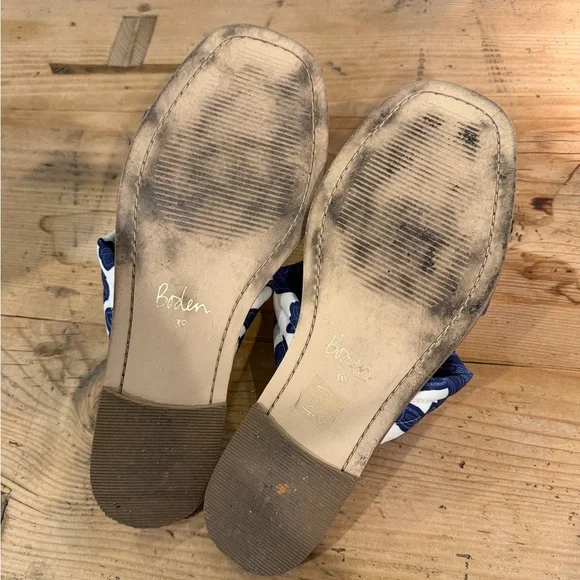Boden Silk Printed Navy and White Floral Sandals - Picture 9 of 9